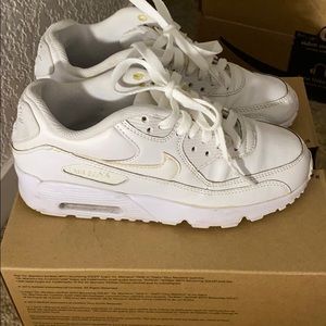 White NIKE Air max size 4.5Y